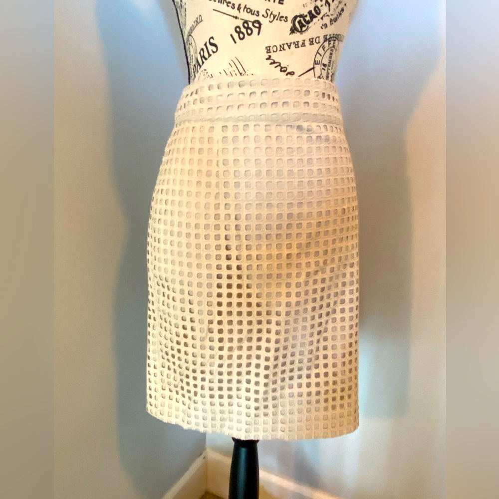 Banana Republic tan patterned cutout skirt, sz 6P